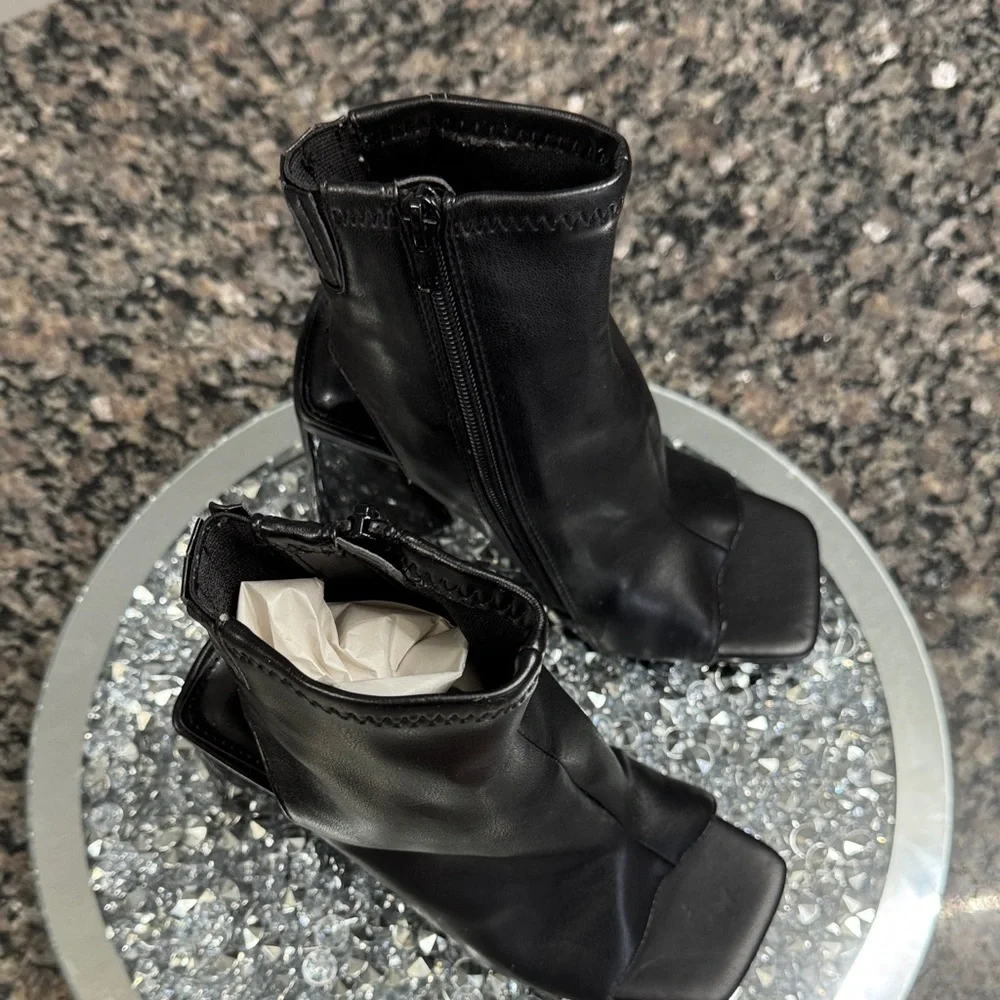 Steve Madden Black Open-Toe triangular Heeled sock Booties MEW 6.5